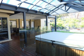 Caxton Beach House - hot tub spa